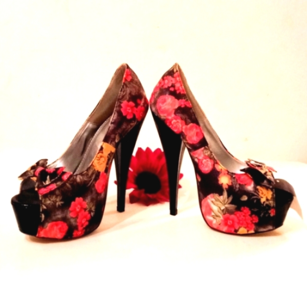 SALE🎁NWT🎁FREE GIFT INCLUDED🎁Stiletto Platform Peep Toe High Heel Double Bow